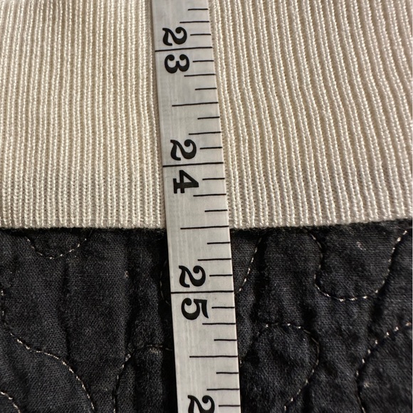 Adrianna Papell V-Neck knit pull over sweater size large. - Picture 6 of 6